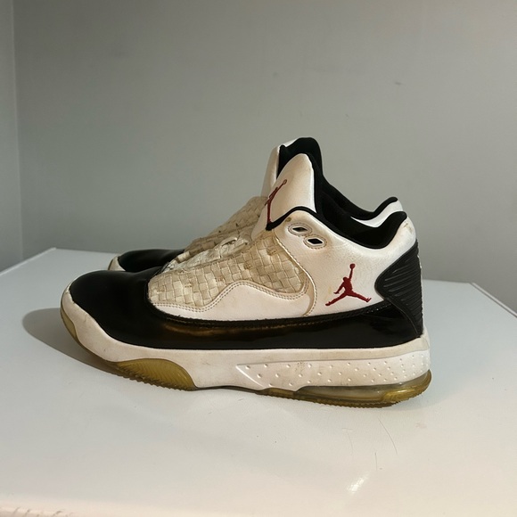 Air Jordan Shoes - Picture 4 of 4